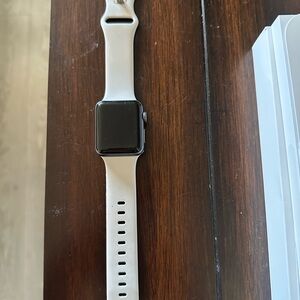 Apple Smartwatch series 3 38mm with White Band